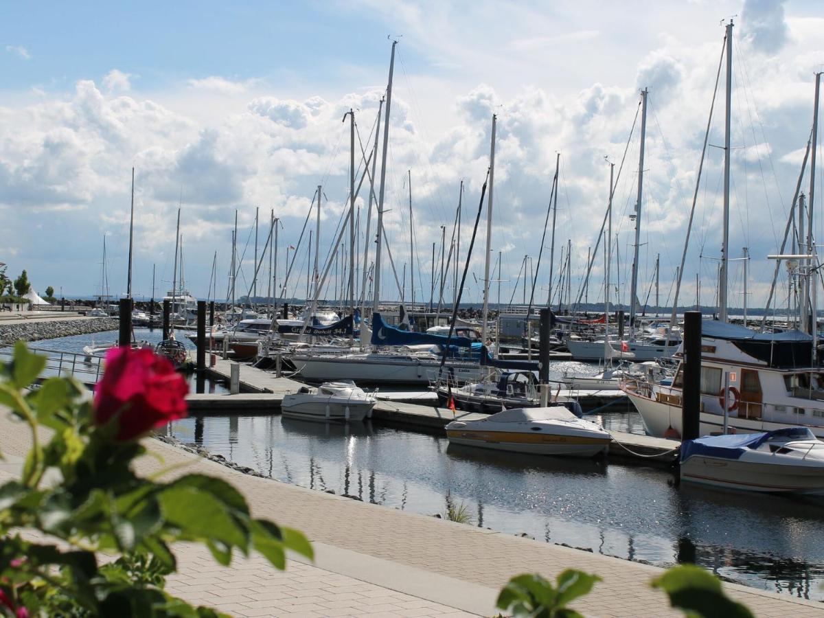 Attractive Apartment In Kluetz Near The Sea Bagian luar foto