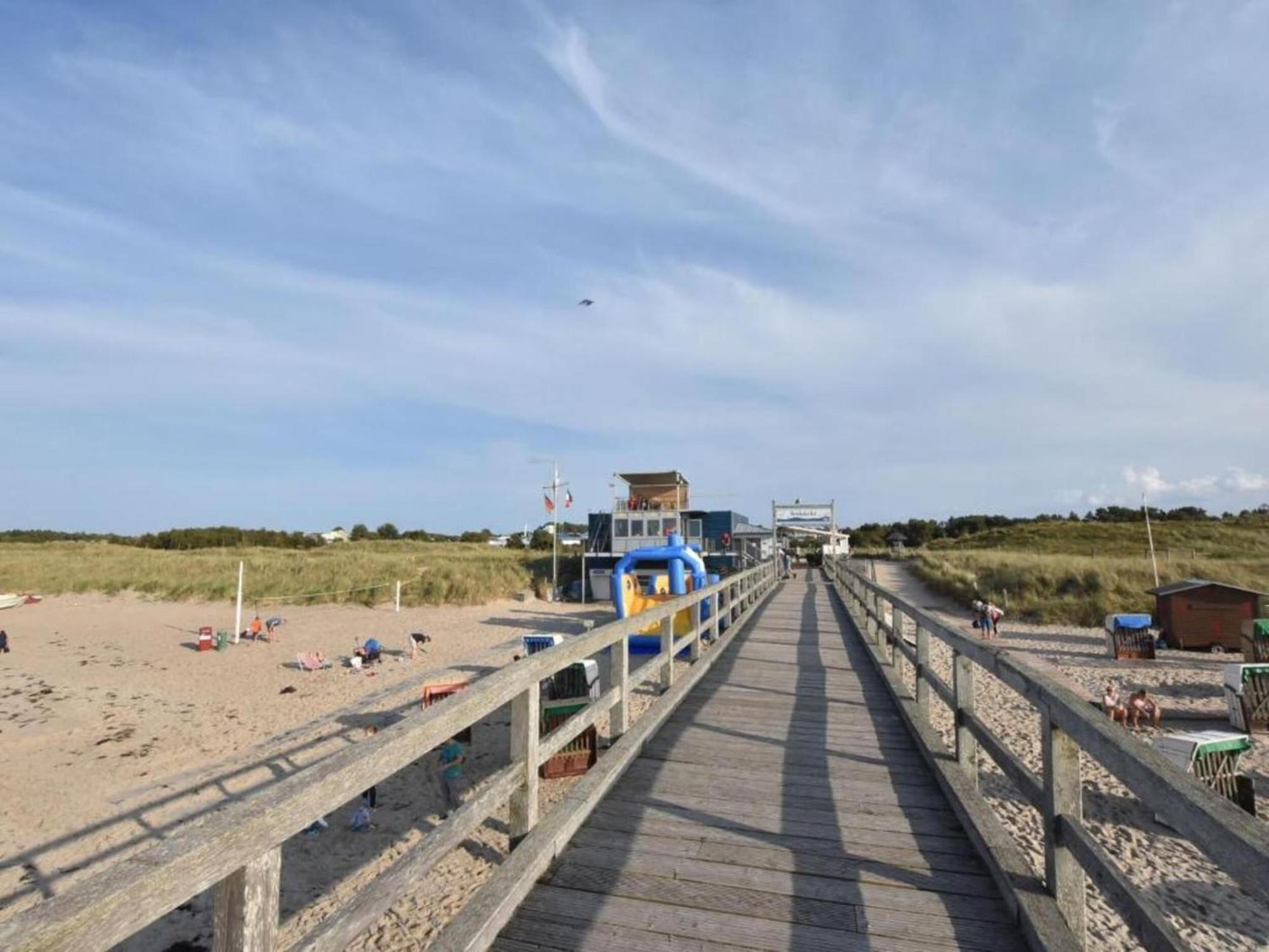 Attractive Apartment In Kluetz Near The Sea Bagian luar foto